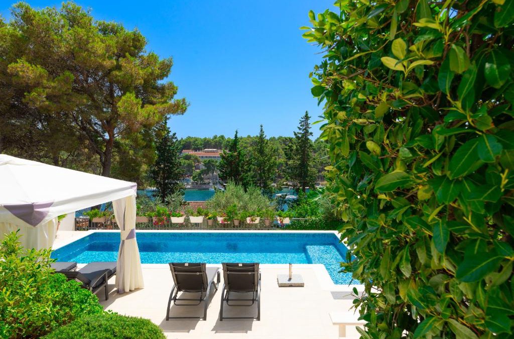 Cove Makarac (Milna) Apartment | APARTMANI MARIS