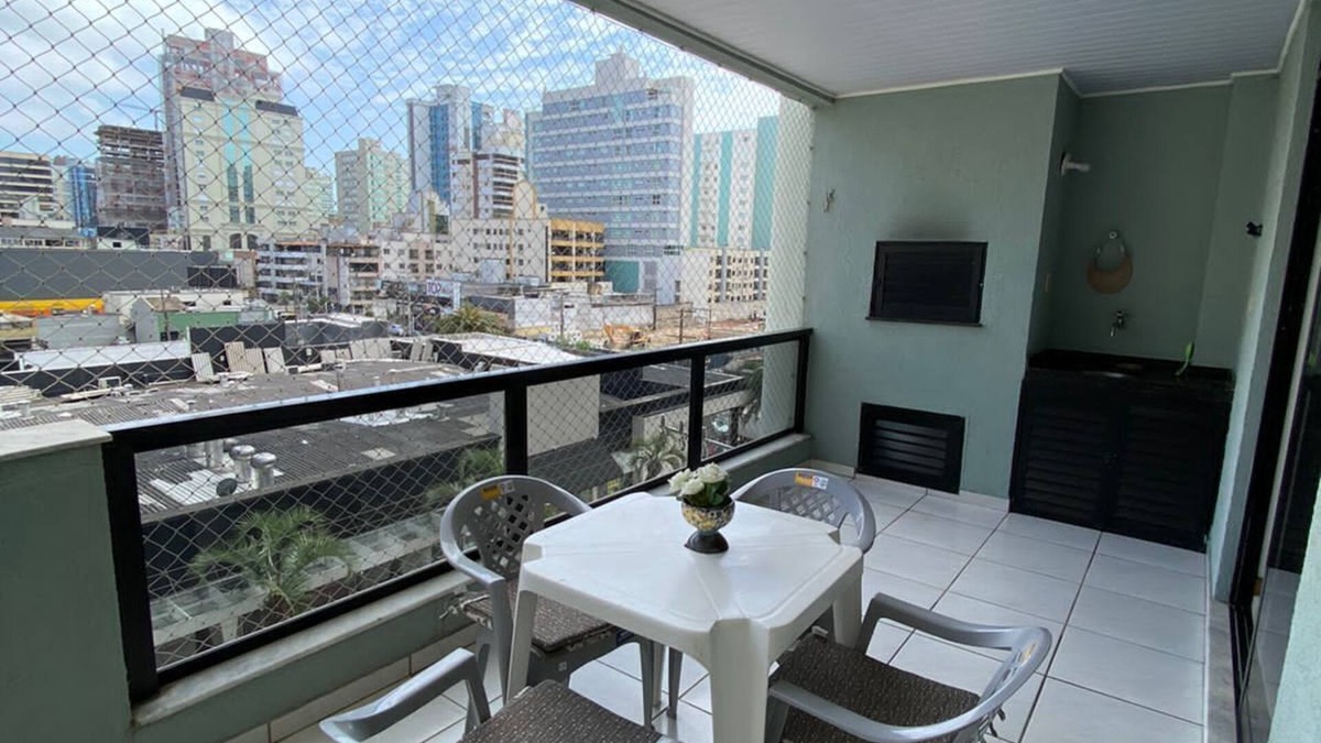 Castelo Branco Apartment | Apartment 100m from the sea/airy and comfortable/accepts small pets