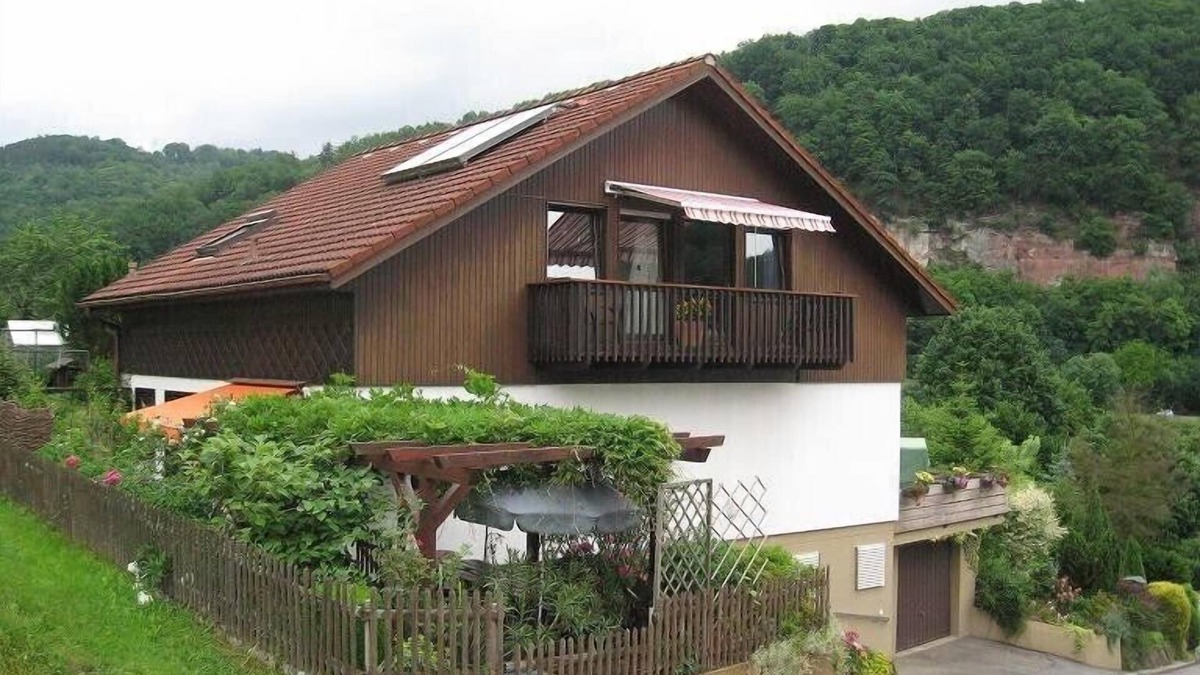 Eberbach Apartment | Apartment is located on the Neckar valley trail and Neckar rising