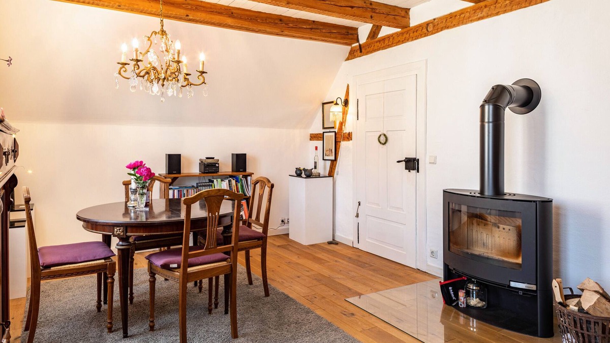 Endingen am Kaiserstuhl Apartment | Apartment 'Kleiner Hof Rosenrot' with Private Terrace, Shared Garden and Wi-Fi