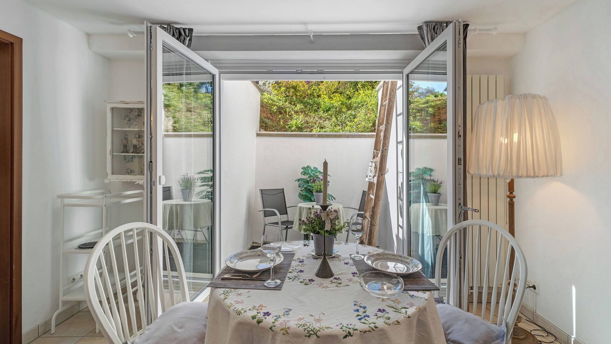 Endingen am Kaiserstuhl Apartment | Apartment 'Bei Julia' with Private Terrace, Private Garden and Wi-Fi