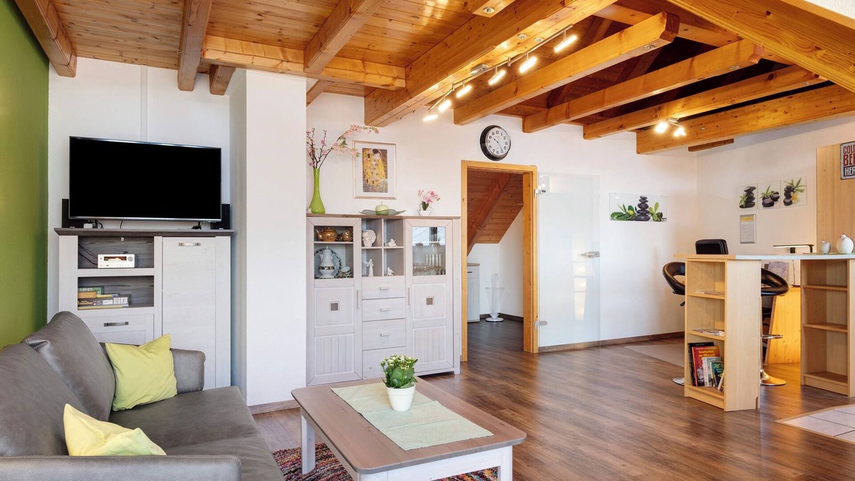 Endingen am Kaiserstuhl Apartment | Apartment 'Ferienwohnung Fliegerhorst' with Wi-Fi