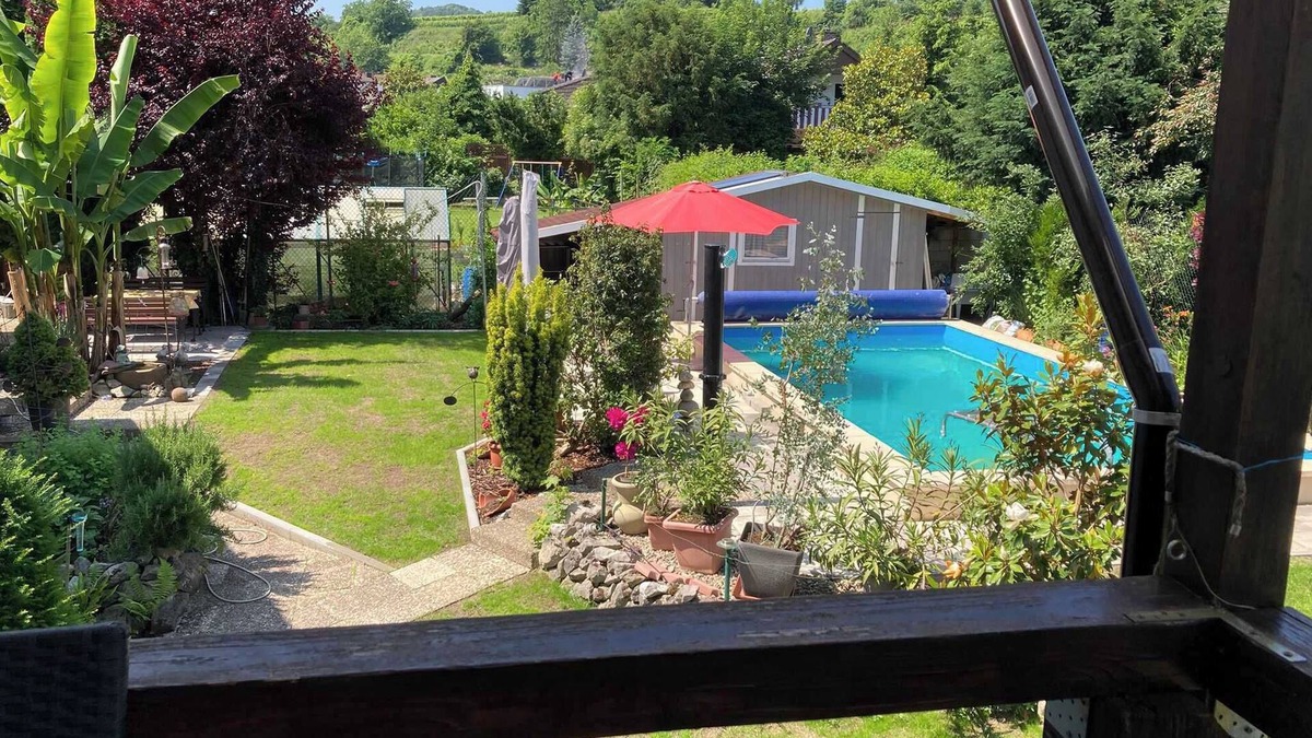 Endingen am Kaiserstuhl Apartment | Apartment '4' with Shared Garden, Balcony and Wi-Fi