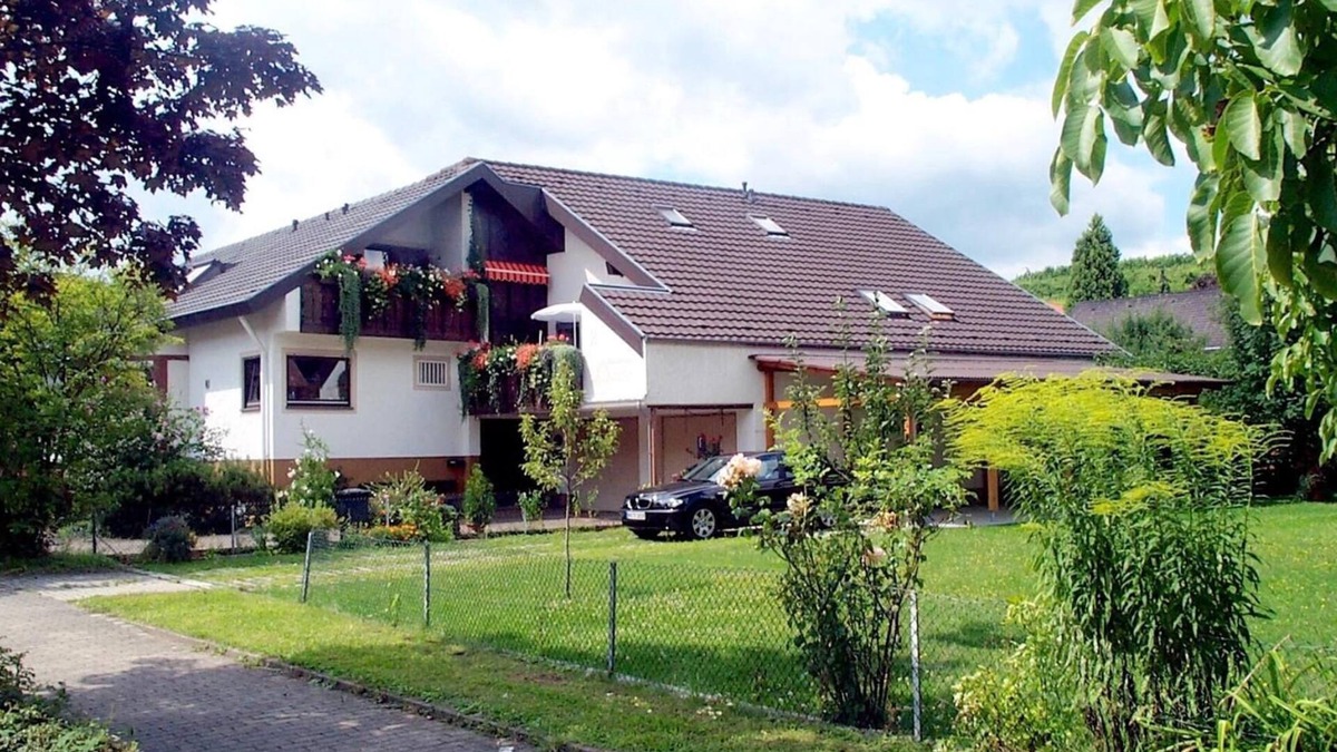 Endingen am Kaiserstuhl Apartment | Apartment 'Linde' with Shared Garden, Balcony and Wi-Fi