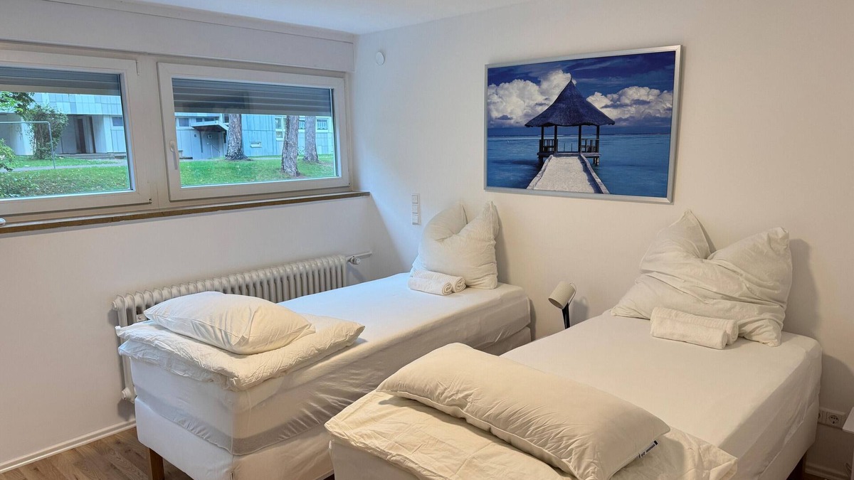 Heidenheim an der Brenz Apartment | Apartment 'Geschäftsreisetraum' with Private Terrace and Wi-Fi