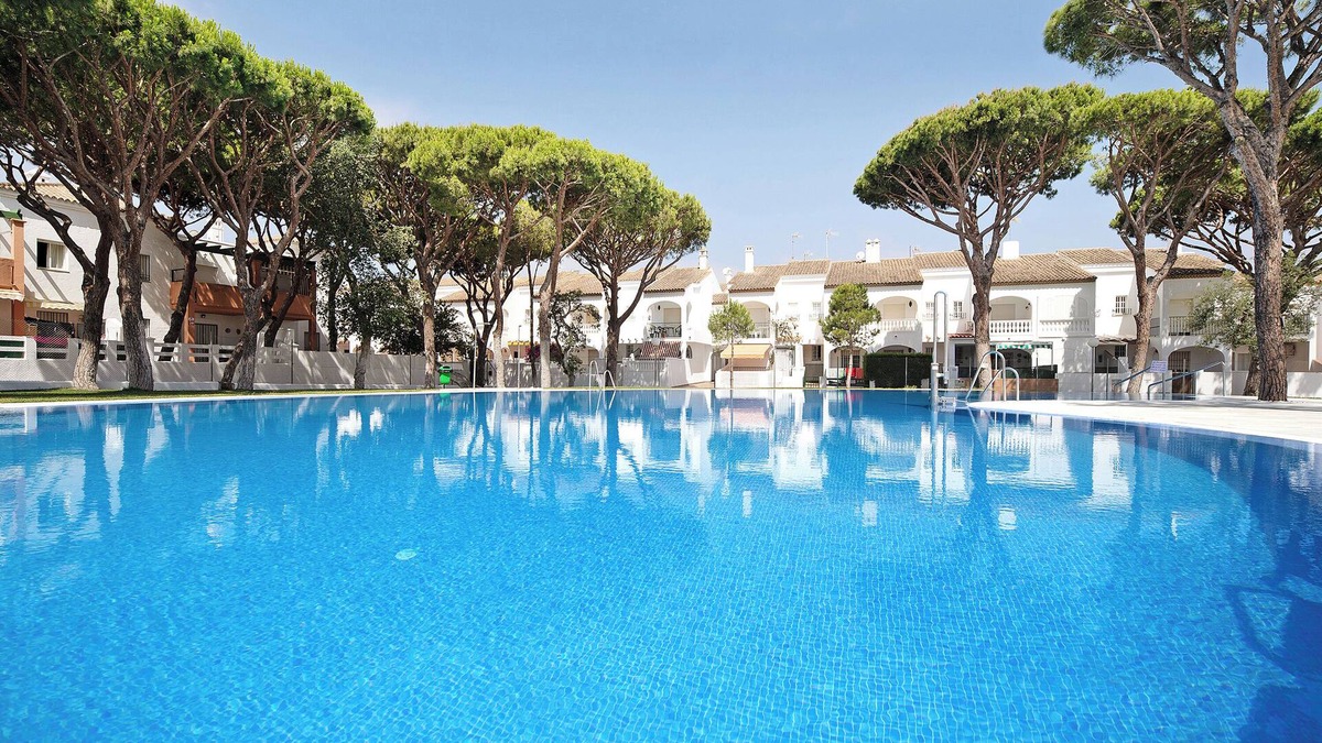 Los Gallos-Cerromolino Apartment | Apartment "La Jara" close to the Sea with Shared Pool & Wi-Fi