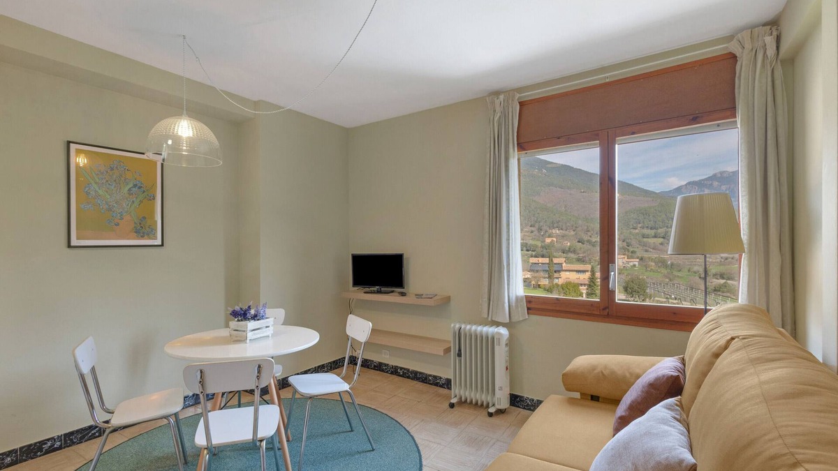 Sant Llorenc de Morunys Apartment | Apartment 'Vall' with Mountain View, Shared Garden and Wi-Fi
