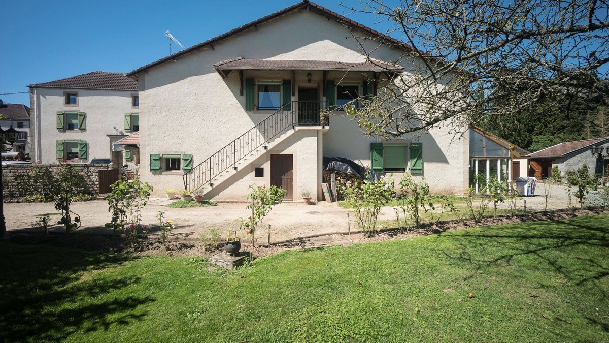 Dombasle-devant-Darney Apartment | Apartment in Darney with Meadow Views
