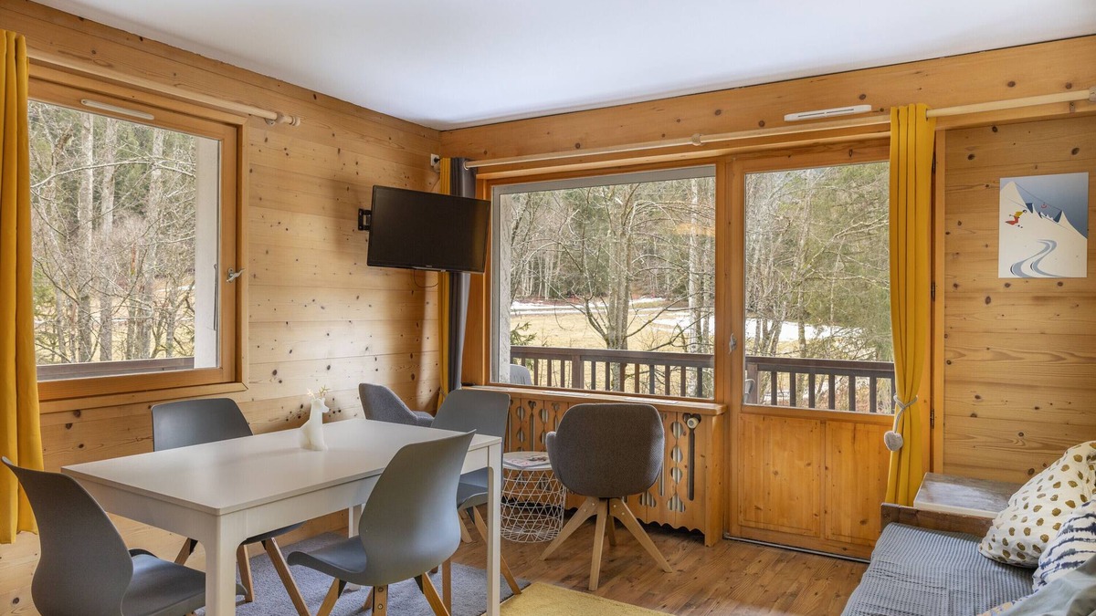 Les Contamines-Montjoie Apartment | Apartment "5 à 6 Personnes" with Mountain View and Shared Pool
