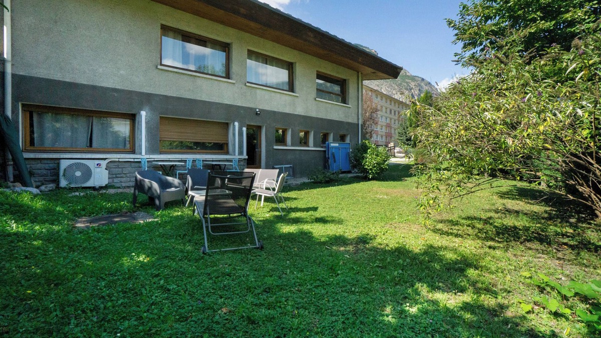 Saint-Jean-de-Maurienne Apartment | Apartment 'Chez Anna' with Mountain View, Wi-Fi and Air Conditioning