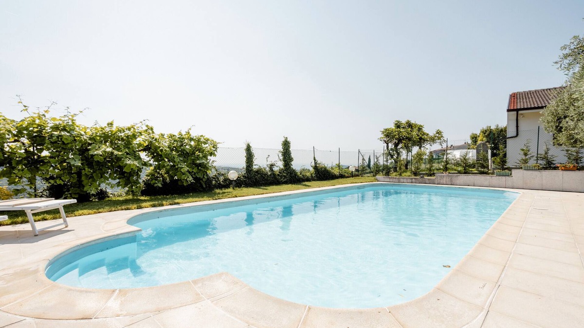Mezzane di Sotto Apartment | Apartment 'Suite Al Pian' with Private Pool, Private Garden and Wi-Fi