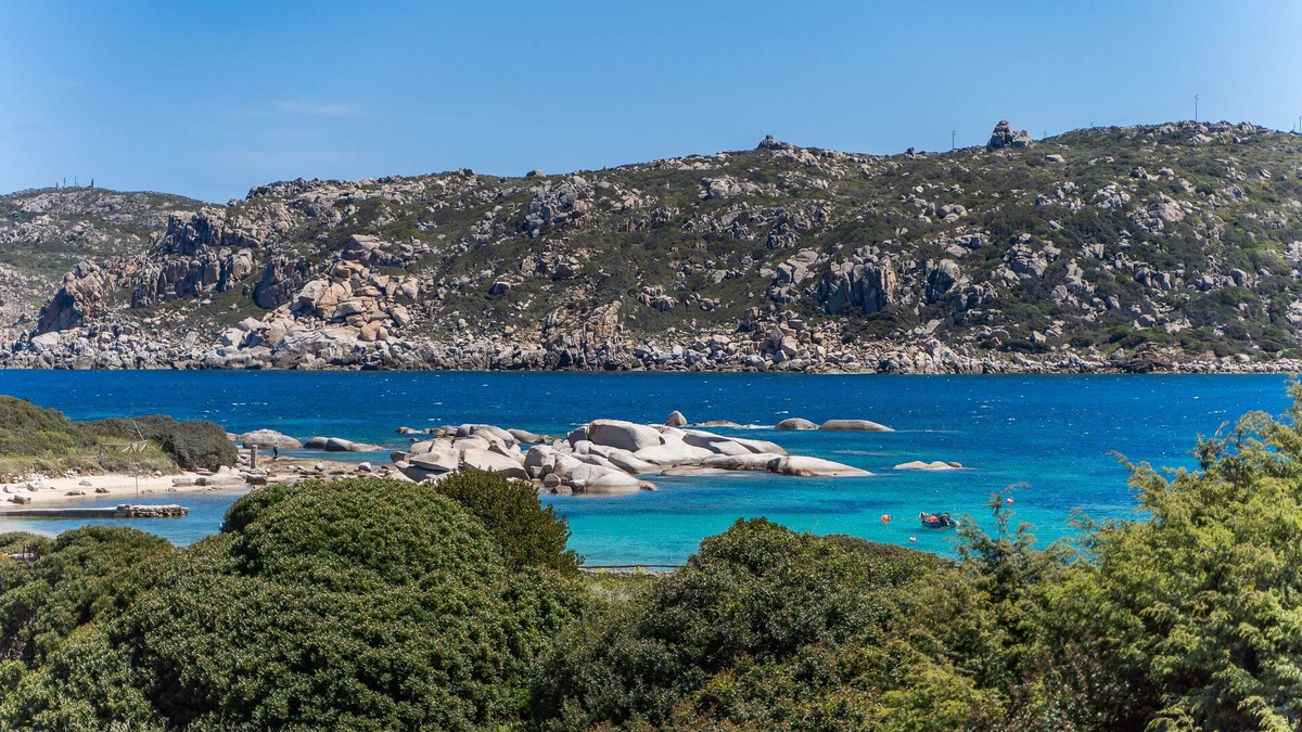Capo Testa Apartment | Apartment 'Michelina' with Garden & Wi-Fi