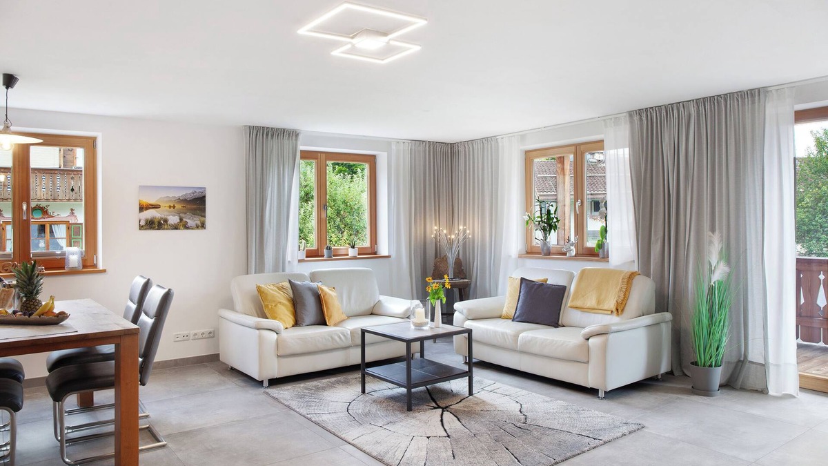 Sonnenbichl Apartment | Apartment 'Ferienwohnung Falkenstein' with Mountain View, Balcony and Wi-Fi