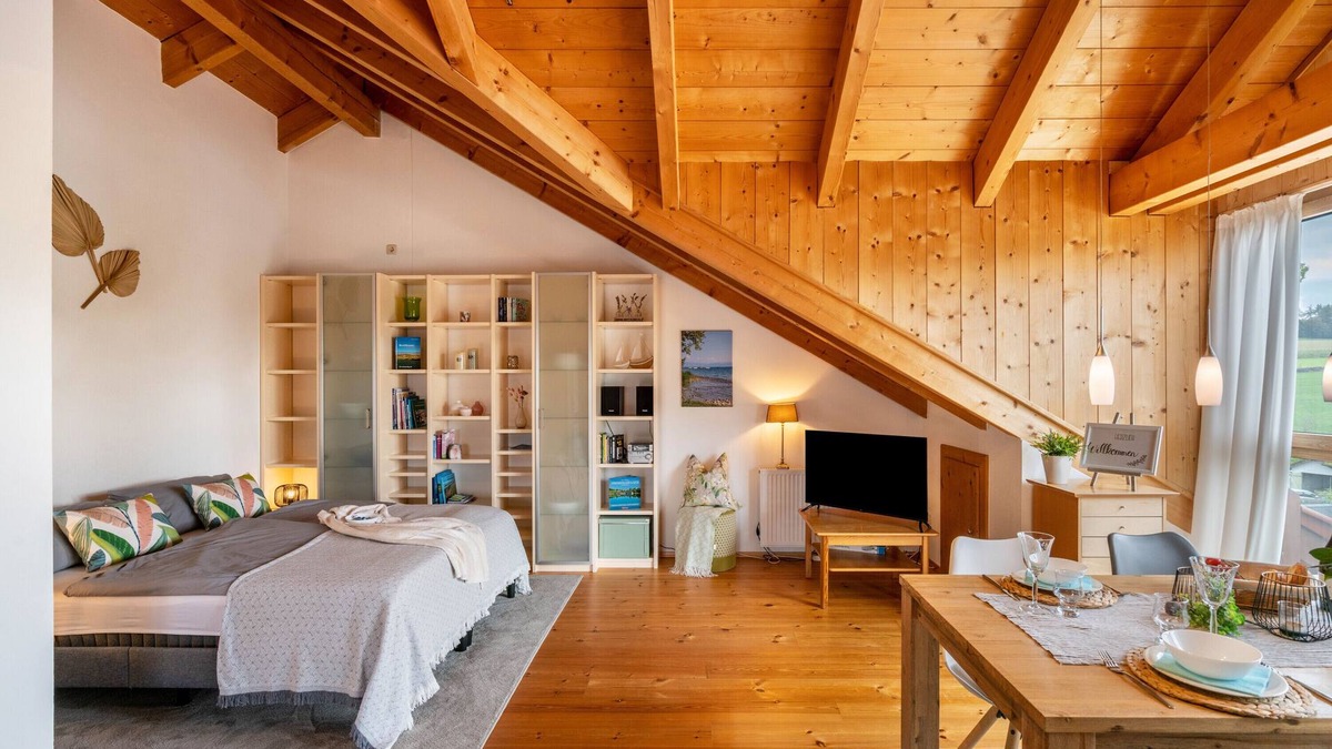 Herrsching am Ammersee Apartment | Apartment 'Ferienwohnung Breitenberger' with Lake View, Balcony and Wi-Fi