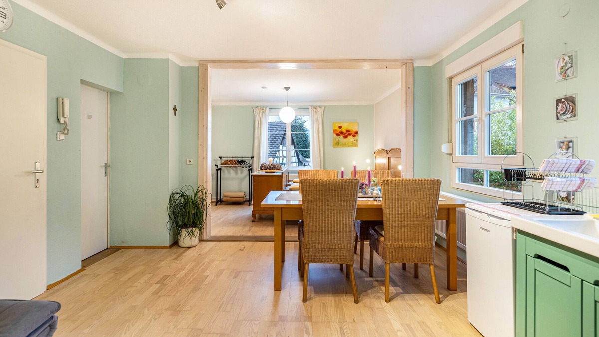 Radolfzell am Bodensee Apartment | Apartment 'Künstler-Ferienwohnung Karker' with Mountain View Wi-Fi