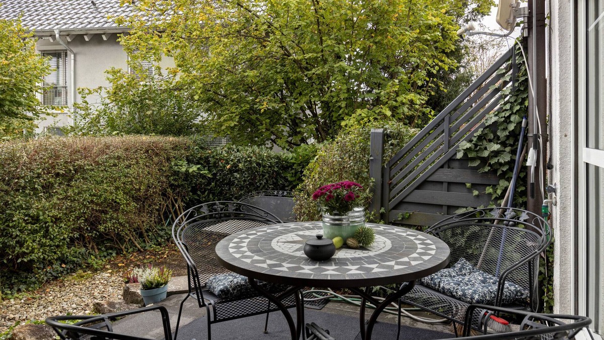 Radolfzell am Bodensee Apartment | Apartment 'Heidegarten' with Private Terrace, Shared Garden and Wi-Fi