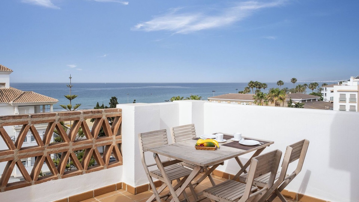El Morche Apartment | Apartment 'Ático El Morche' with Sea View, Wi-Fi and Air Conditioning
