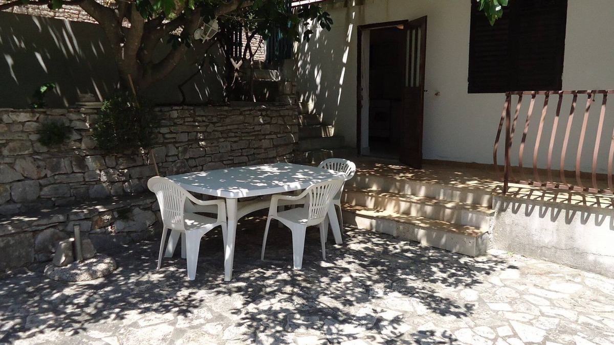 Stomorska Apartment | Apartment Pava (108271-A1) - Stomorska - island Solta