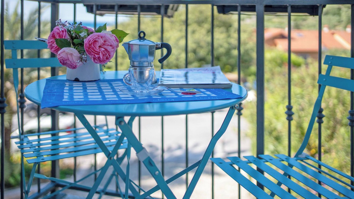 San Bartolomeo al Mare Apartment | Apartment 'All’ombra Del Carrubo Vista Mare' with Sea View, Wi-Fi and Air Conditioning