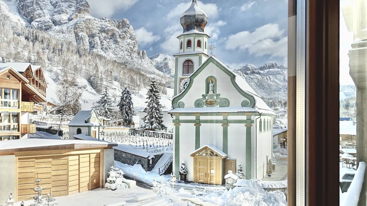 San Cassiano Apartment | Apartment for 3 people on the main square with parking-700 m from the cable car