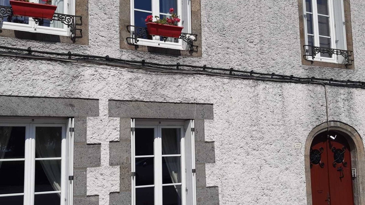 Le Dorat Apartment | Apartment 1 a lovely 1 bed flat with garden and parking. No fees.