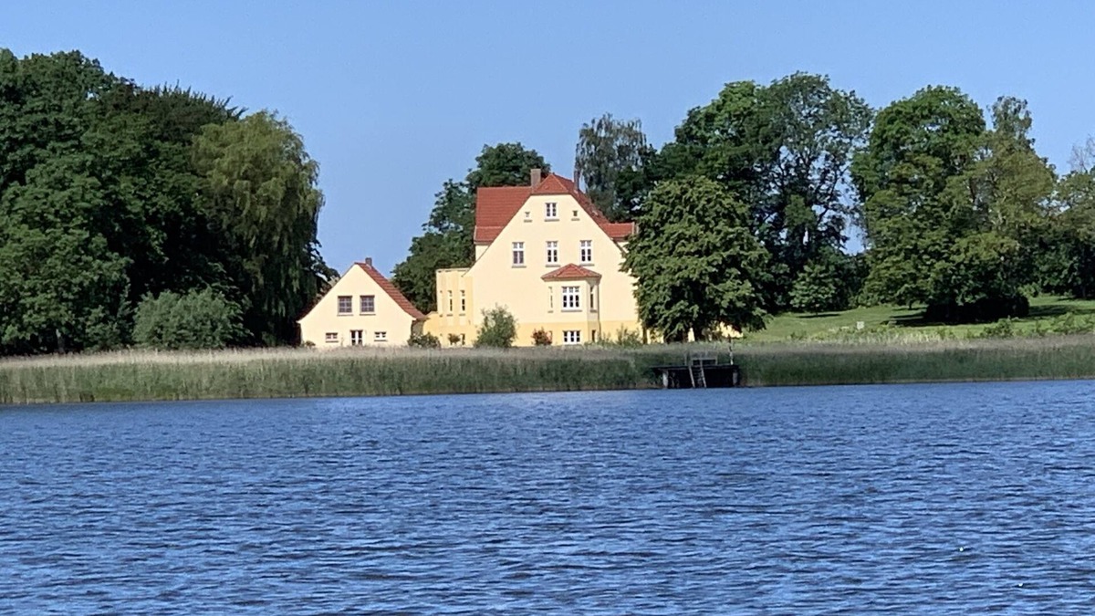 Grubnow Apartment | Apartment 1 in Gut Grubnow directly on the water on Rügen