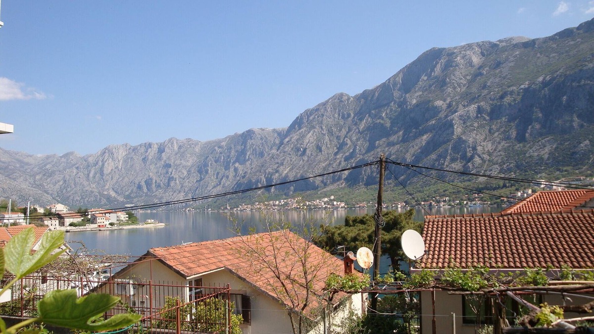 Prcanj Apartment | Apartment 1 minute walk from the beach