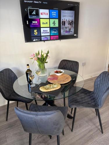 Ebbw Vale Apartment | Apartment 1 The Baileys Cwm 2 Bedroom Sleeps 4