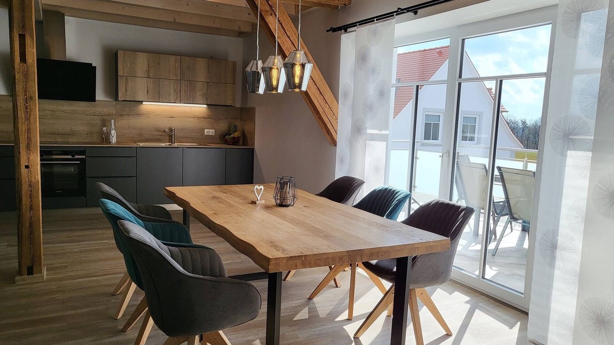 Feuchtwangen Apartment | Apartment 1 with balcony and whirlpool tub