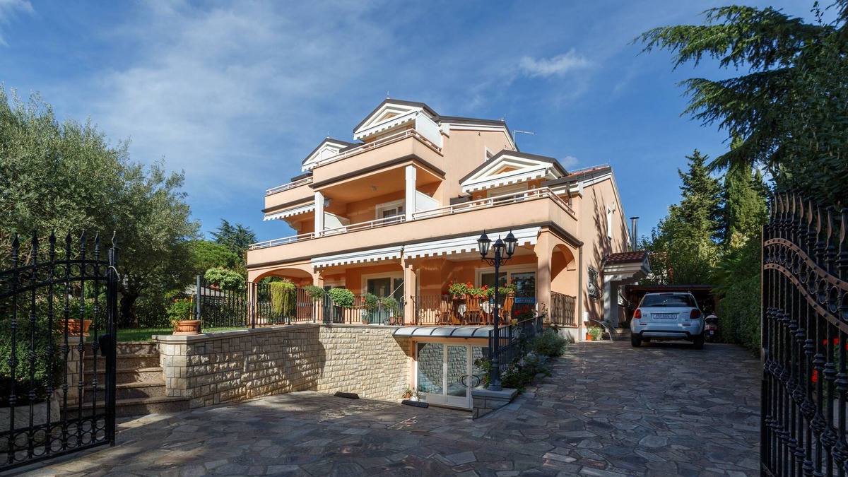 Novigrad Apartment | Apartment 101 in Villa Baissero, 40m from the beach