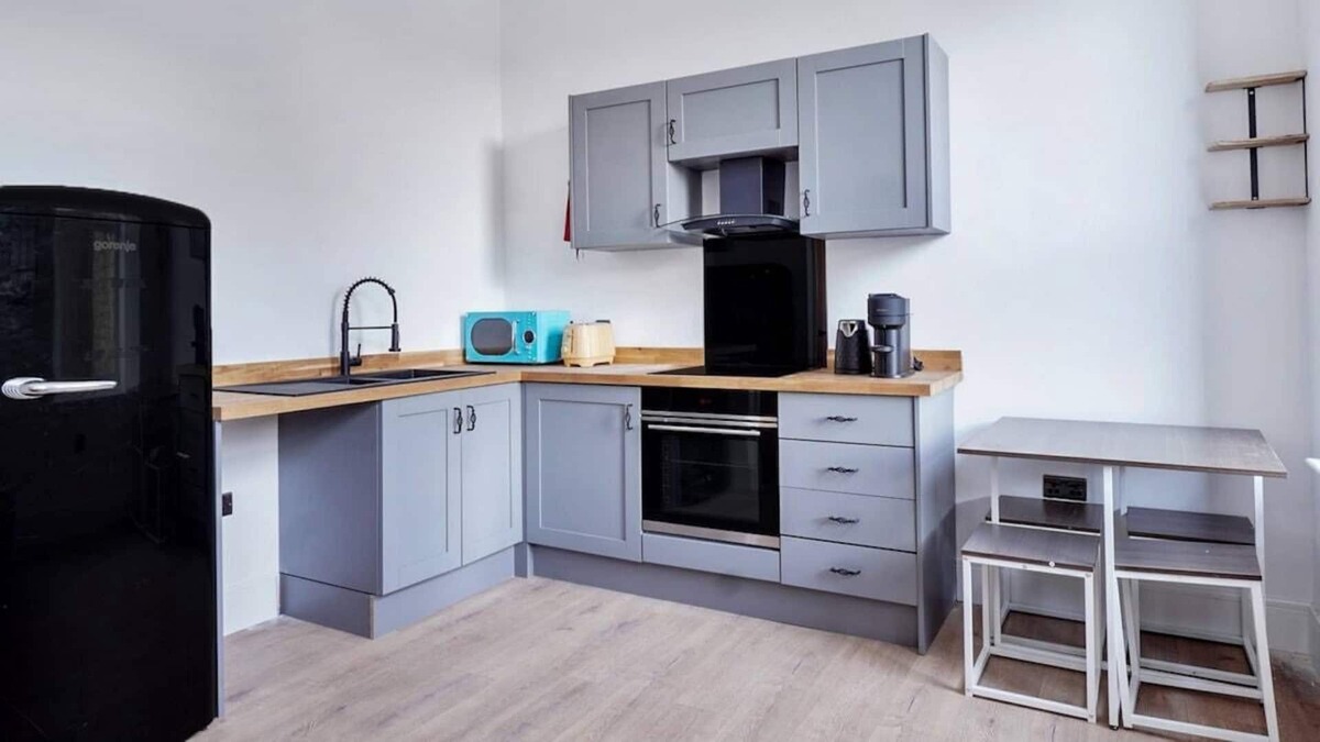 Brighouse Apartment | Apartment 11 Tudor House