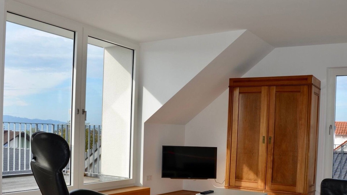 Wasserburg Apartment | Apartment 180 degrees - on the 2nd floor with panoramic window, 180 degree lake and sea view. Mountain view