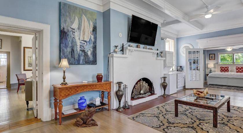 Thomas Square Apartment | Apartment ∙ 2 bedrooms ∙ 8 guests