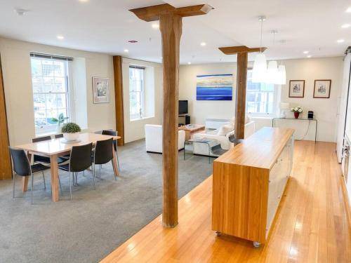 Sullivan's Cove Apartment | Apartment ∙ 2 bedrooms ∙ 4 guests