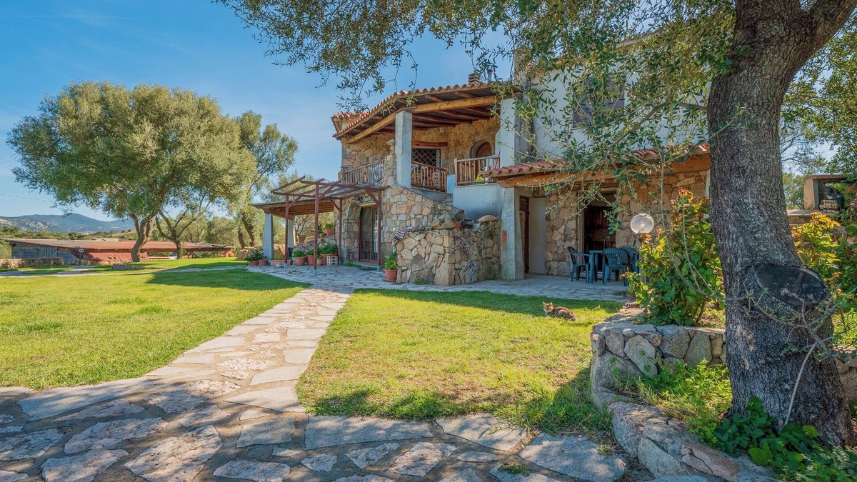 Arzachena Apartment | Apartment "2 in Villa in Campagna" with Mountain View and Shared Pool