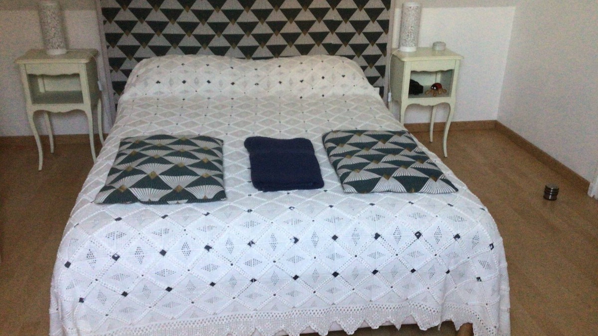 Blois Apartment | Apartment 2 minutes from Jeu de Paume Very close to town center, quiet location
