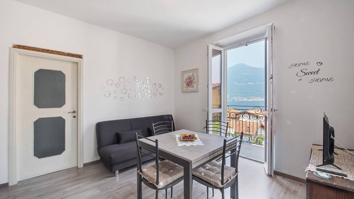 Lezzeno Apartment | Apartment '2' with Lake View, Shared Pool and Wi-Fi