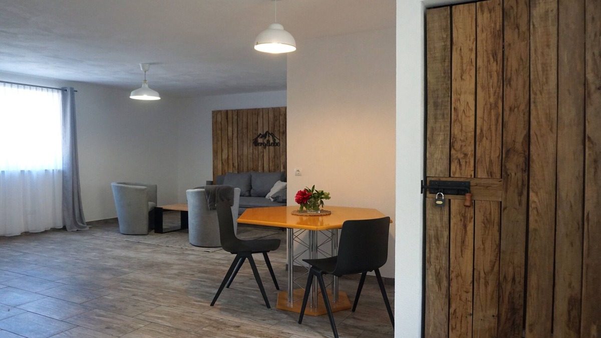 Obersasbach Apartment | Apartment '2' with Private Terrace and Wi-Fi