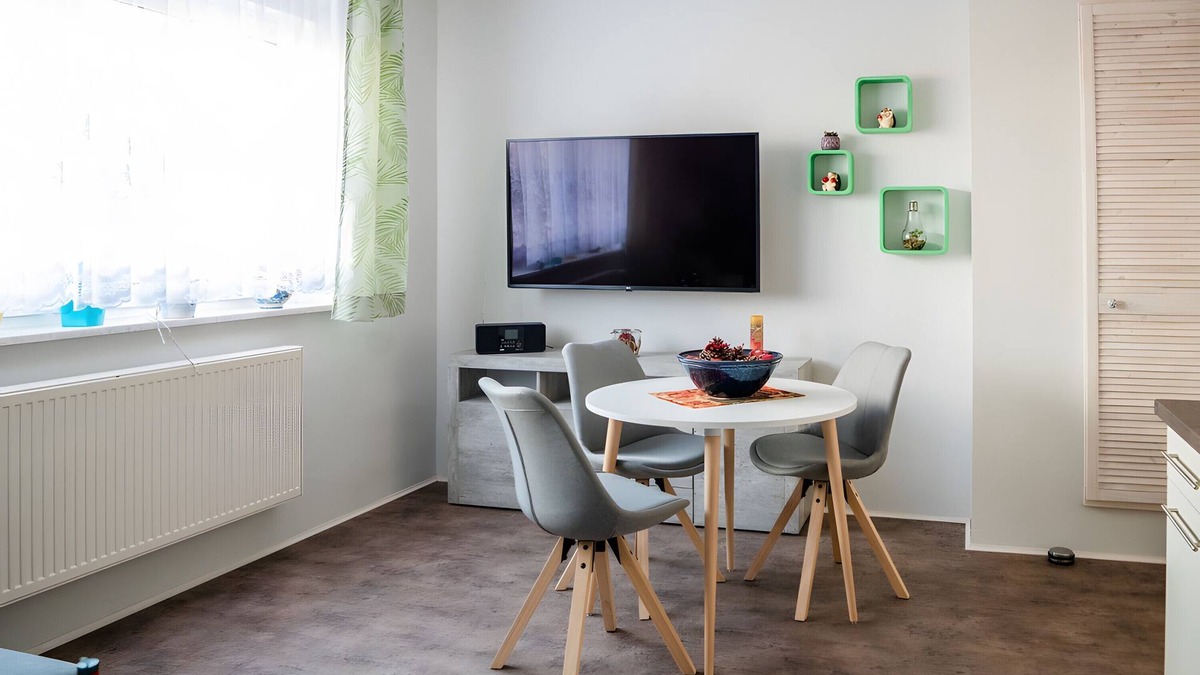 Großraschen Apartment | Apartment '2' with Shared Terrace, Private Garden and Wi-Fi