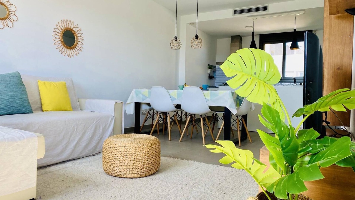 Torredembarra Apartment | Apartment 200m beach and station only 45min BCN
