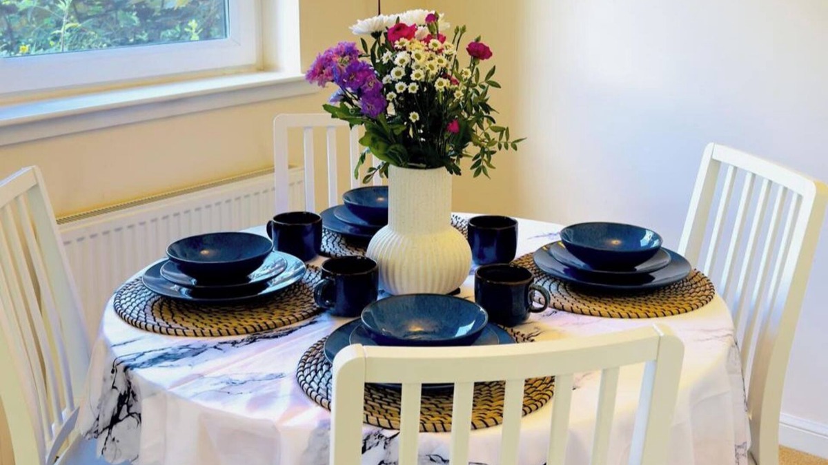 Kirkcaldy Apartment | Apartment-2BR-Parking-Walk to Town-Near Beach-WiFi