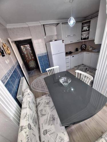 Bornova Apartment | Apartment ∙ 3 bedrooms ∙ 8 guests
