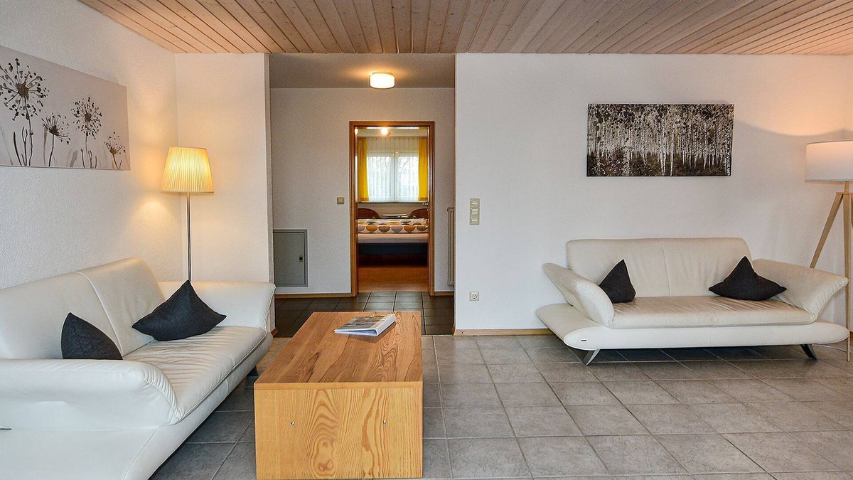 Hoyren Apartment | Apartment '3' with Lake View, Shared Terrace and Wi-Fi