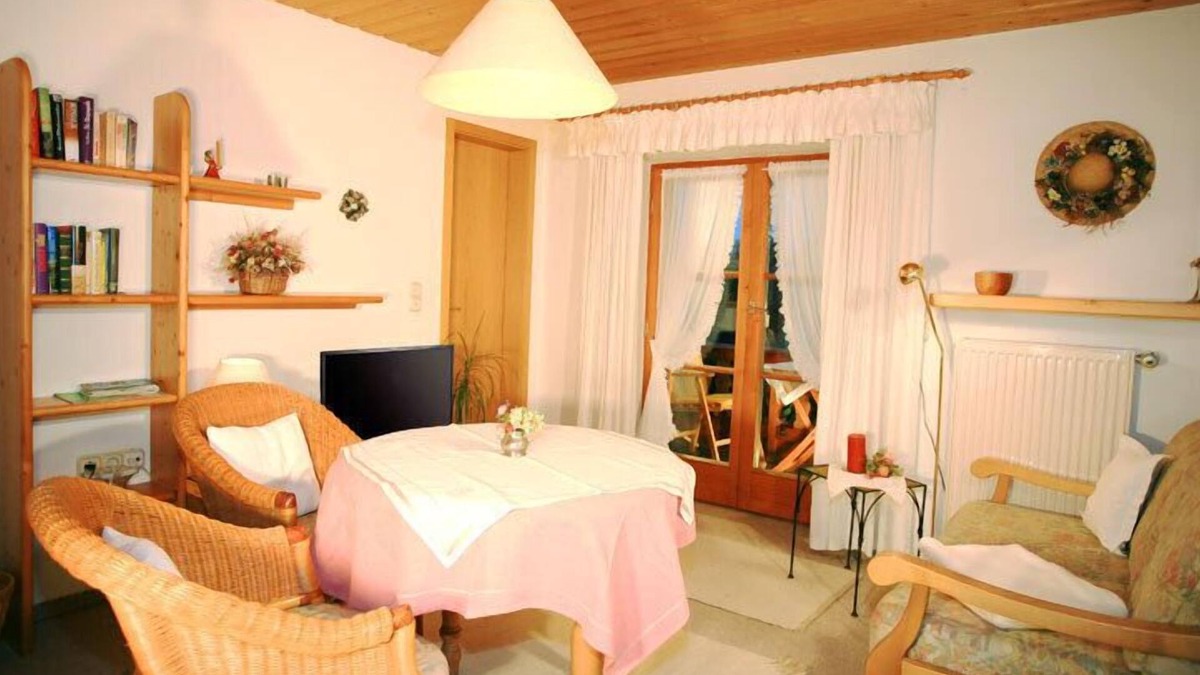 Kreuzfeld Apartment | Apartment 3 for 2 persons with balcony, 40 sqm, kitchen-living room, 1 bedroom