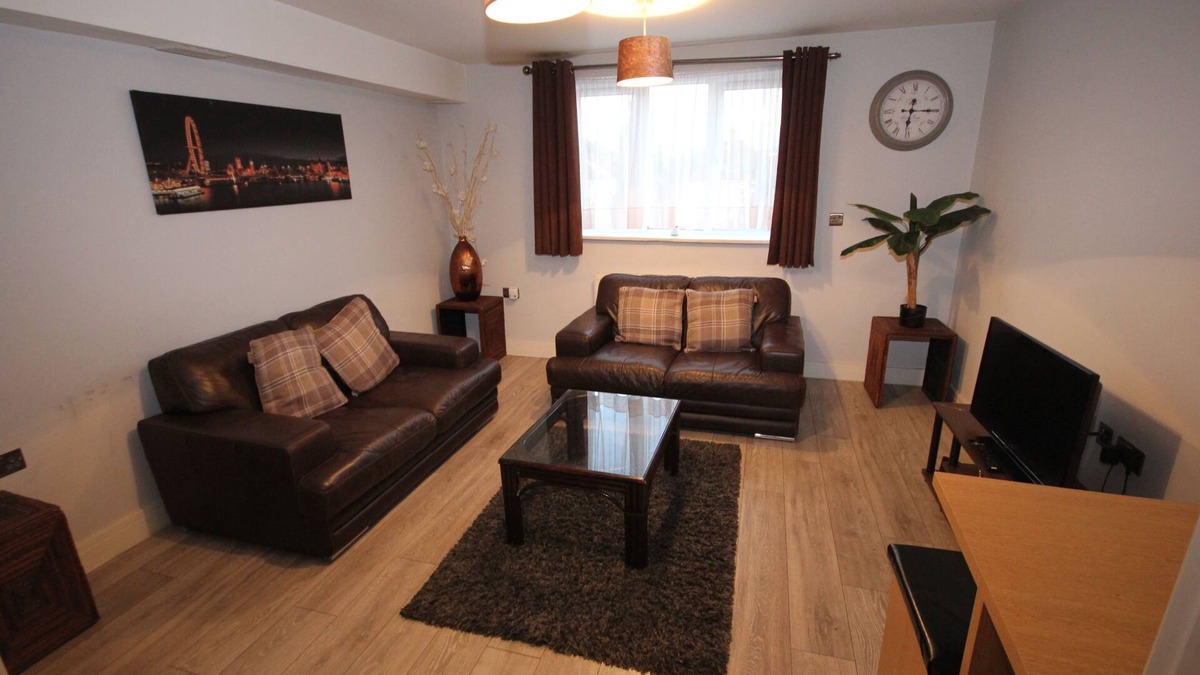 Yiewsley Apartment | Apartment 3 - Holden Court