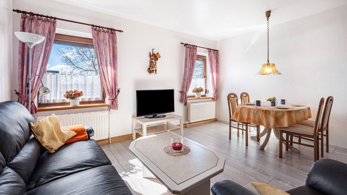 Hillgroven Apartment | Apartment '3-raum Fw 3' with Shared Garden and Wi-Fi
