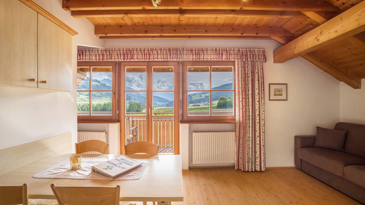 Valdaora di Sopra Apartment | Apartment '3' with Mountain View, Shared Garden and Wi-Fi