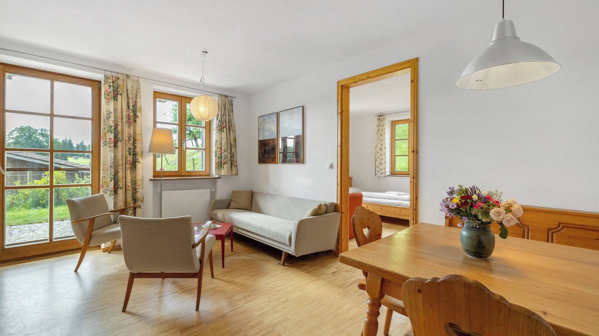 Seeshaupt Apartment | Apartment '3 Zimmer' with Private Terrace, Shared Garden and Wi-Fi