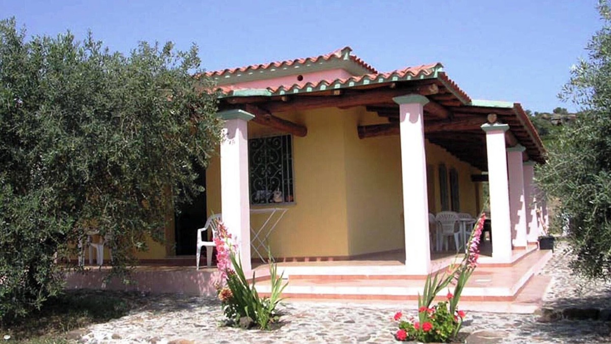 Orosei Apartment | Apartment 300 meters from the beach in villa of the Olives and Roses