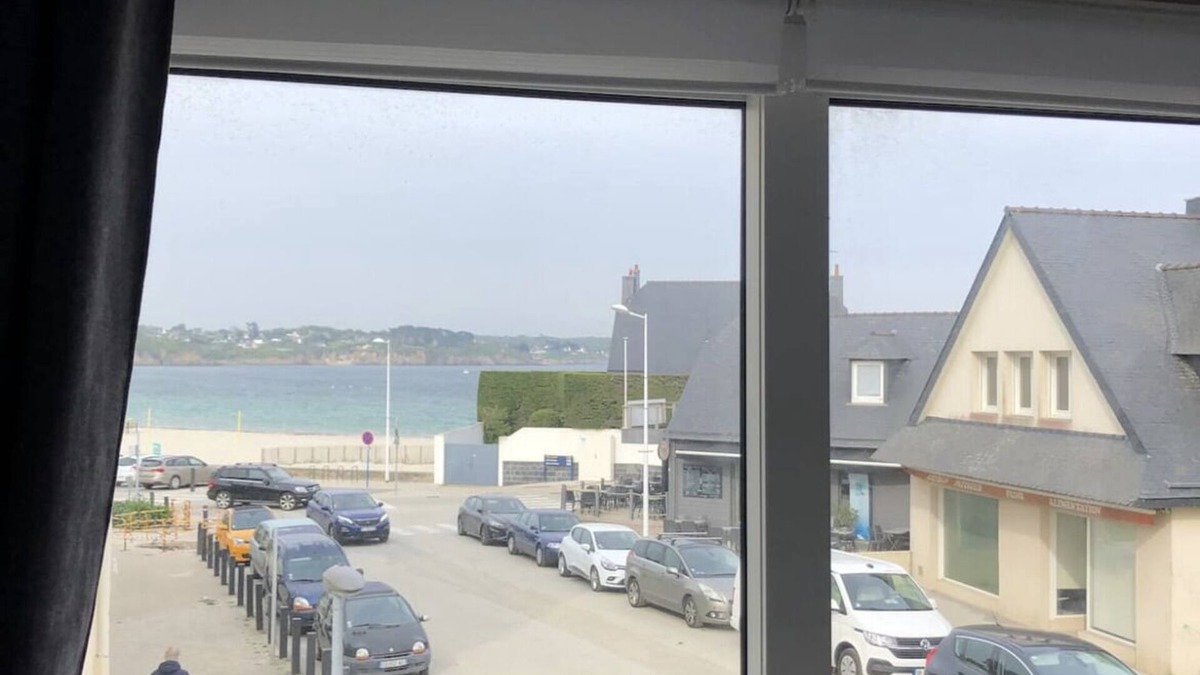Saint-Mathieu Apartment | Apartment 30m from the beach, shops nearby,